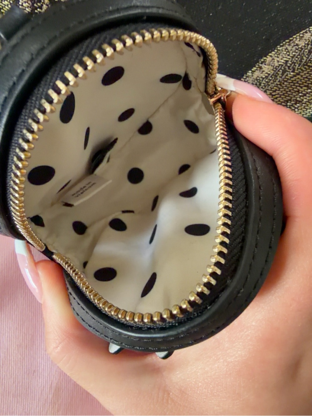 Kate Spade New York Daisy Bee Round Coin Purse | Leather Keychain Pouch | - Picture 4 of 4